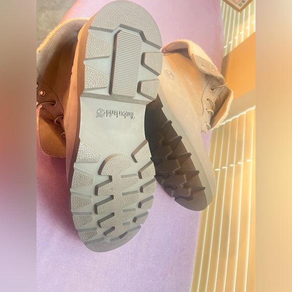 Women’s Grey Waterproof Faux Fur Timberland’s size 8.5 - Like new - Picture 3 of 7